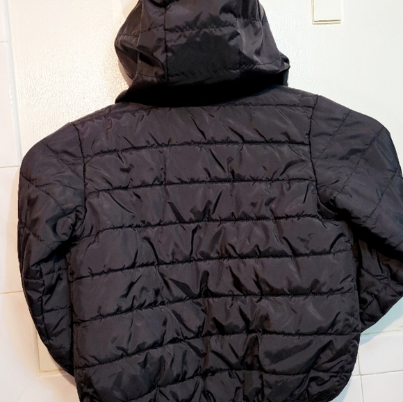 Nike jacket for boys size 3T color black outside/red inside and logo - Picture 4 of 4